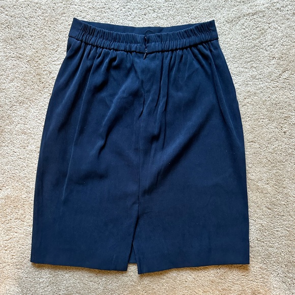 Vintage Amanda Smith Navy/Tan Skirt and Jacket Suit. Size 6 Petite. - Picture 2 of 10